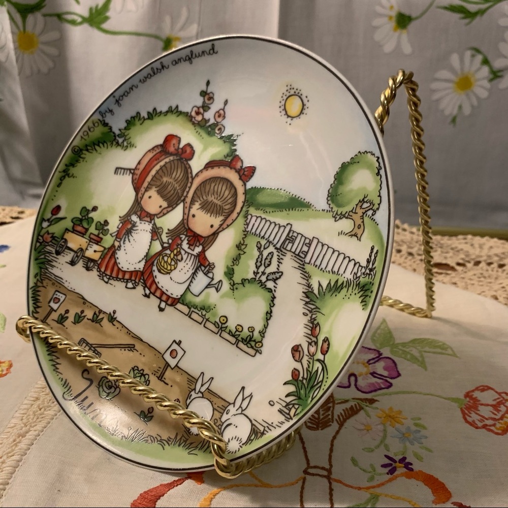 Joan Walsh 1966 June decorative wall hanging plate - Picture 2 of 5